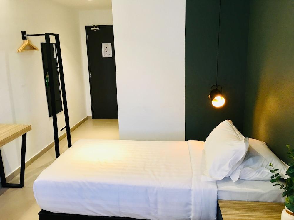 Enclave Business Hotel