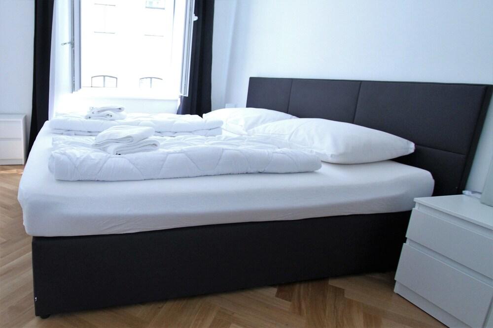 Edelweiss City Apartments State Opera