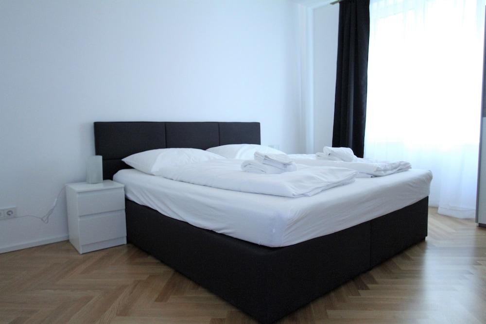 Edelweiss City Apartments State Opera