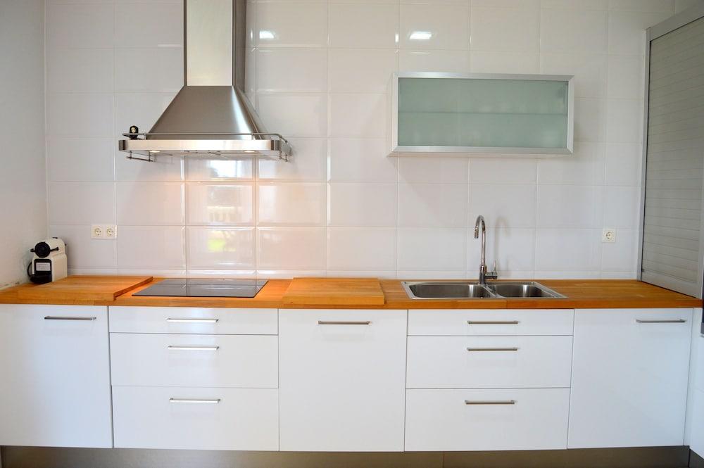 Santa Flora Holiday House