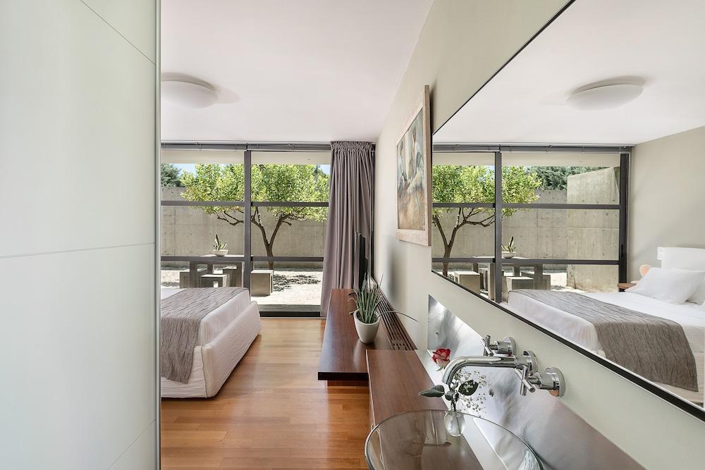 Villa 7 Masterwork Contemporary