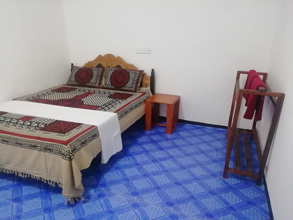 Sea shells Inn Arugambay