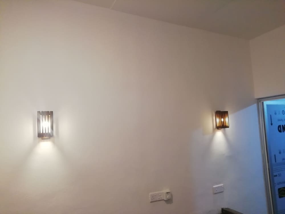 Sea shells Inn Arugambay