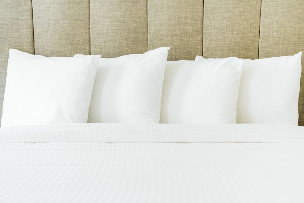 The Belmont Shore Inn