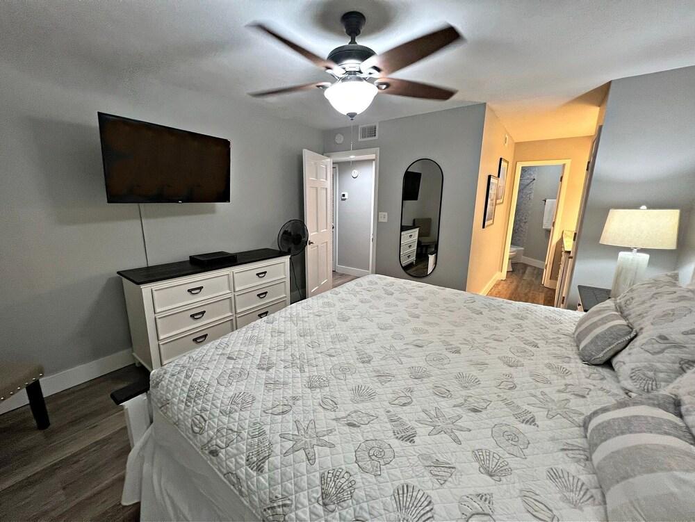 Regatta 305A - 3 Br Condo