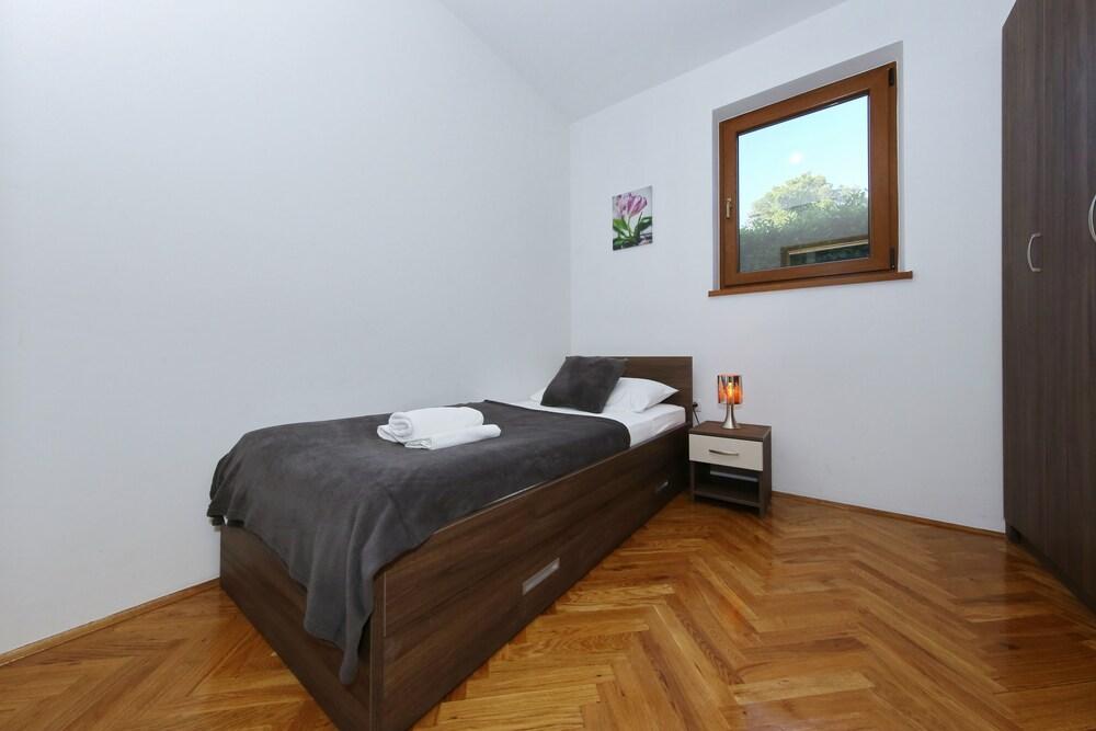 Be-Bu-Mar Apartments