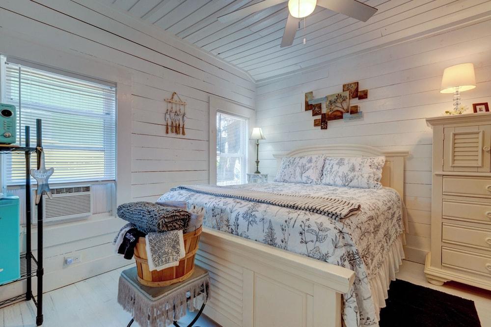 Riverside Inn and Cottages