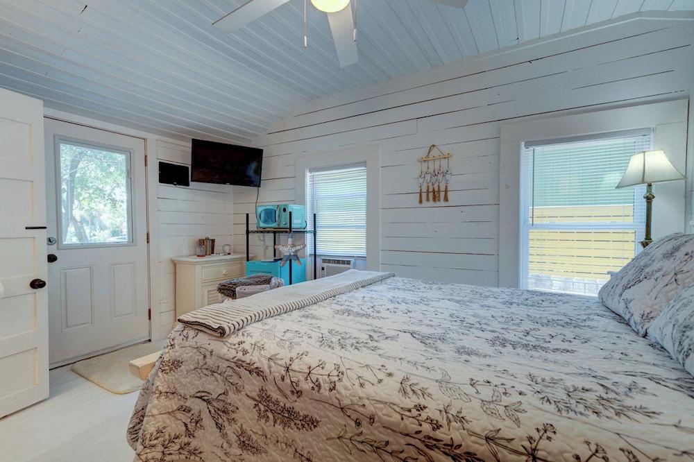 Riverside Inn and Cottages