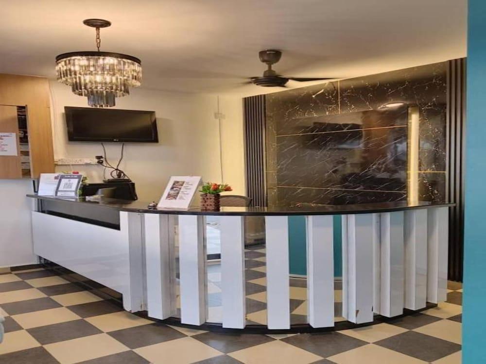 Hotel O Captain Hotel Cafe & Bistro