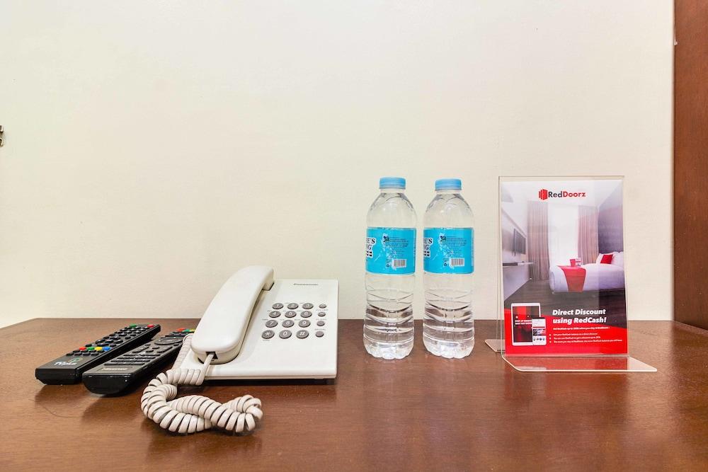 RedDoorz @ Highway Mandaue