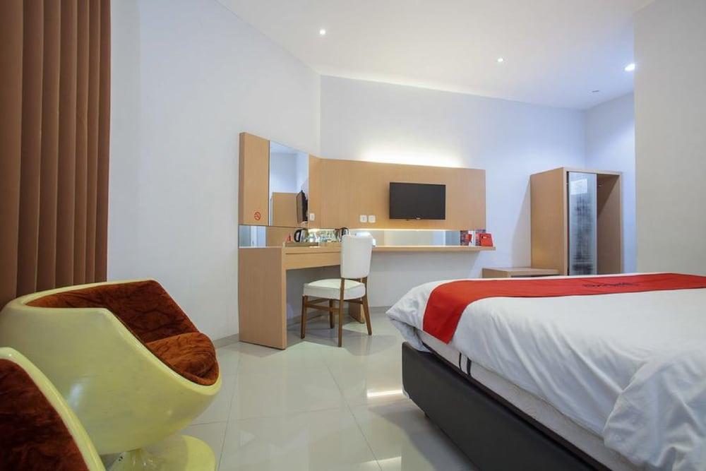 RedDoorz Plus @ Idjen Boulevard Malang