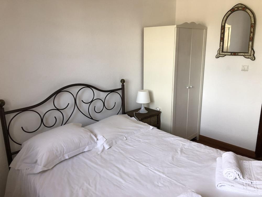 Aroeira’s paradise villa with pool