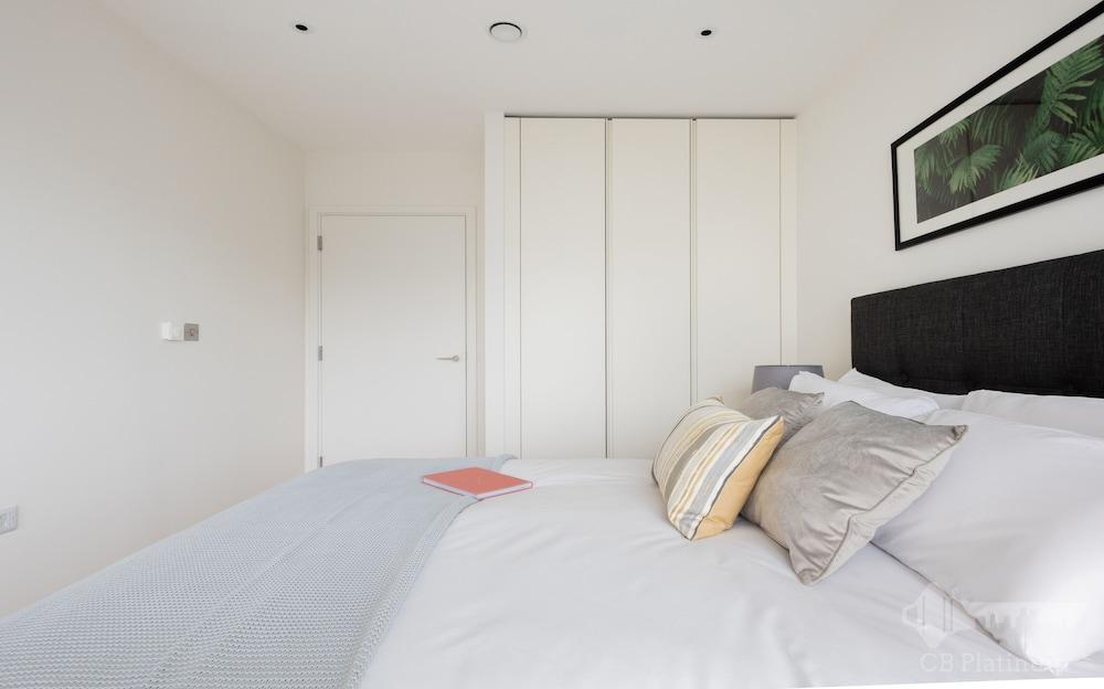 Platinum Apartment next to O2 Arena