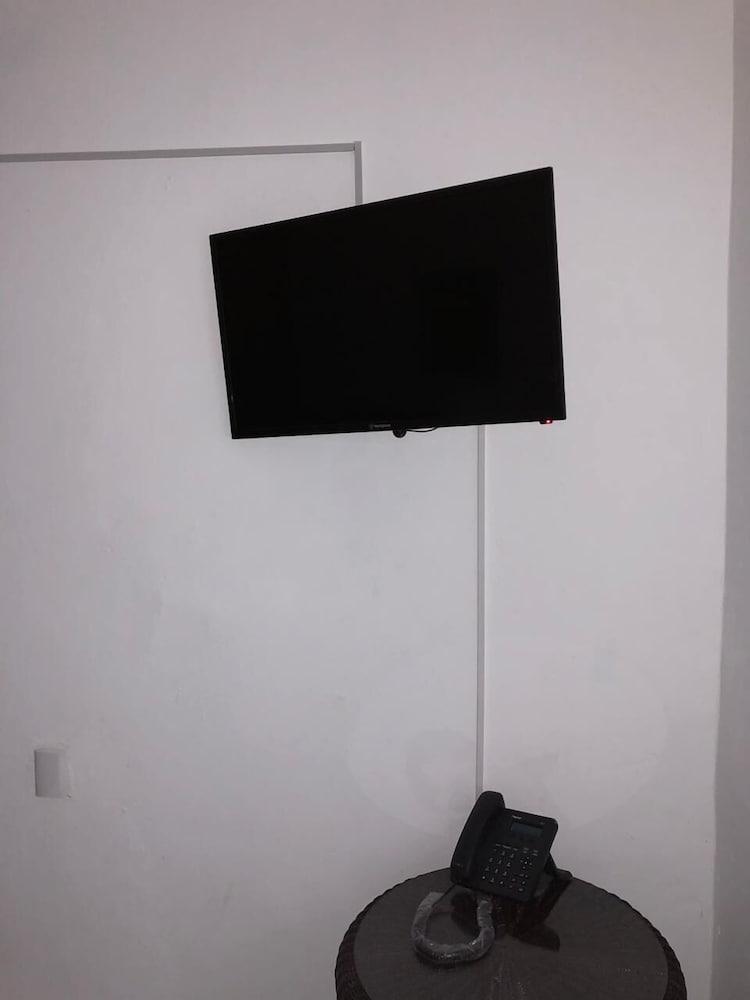 The Garden Hotel y Restaurant