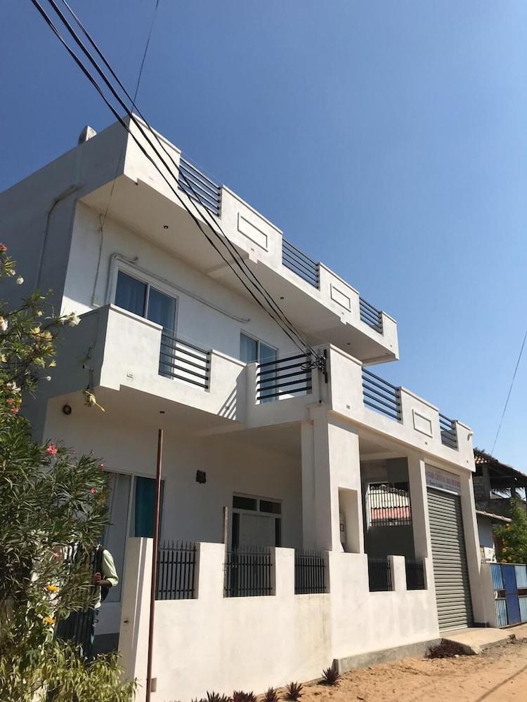 East Royal Holiday Inn