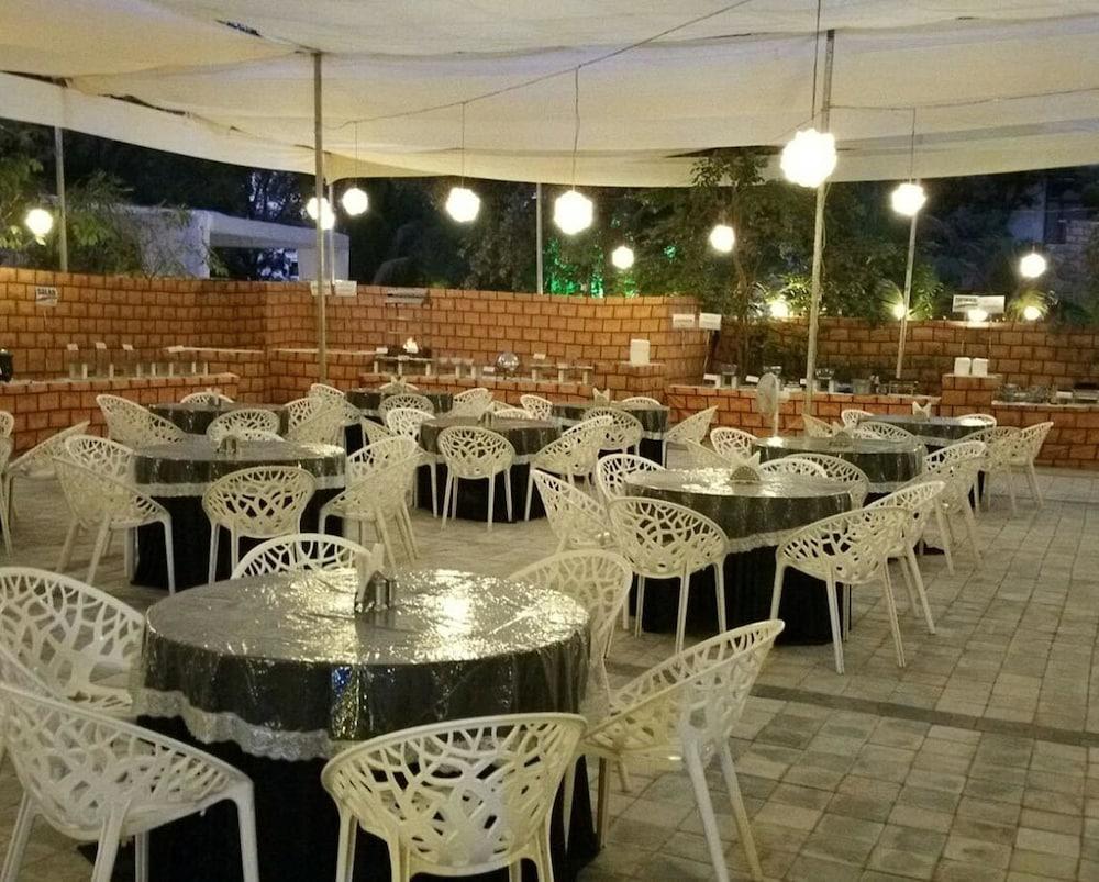 Whistling Meadows Resort