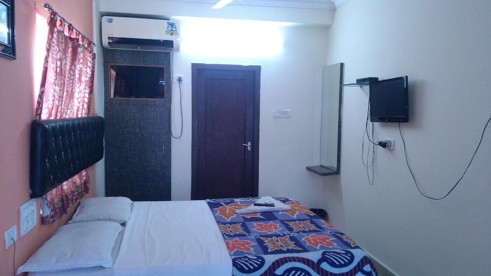 Iroomz Hotel New SS INN