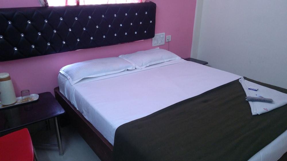 Iroomz Hotel New SS INN