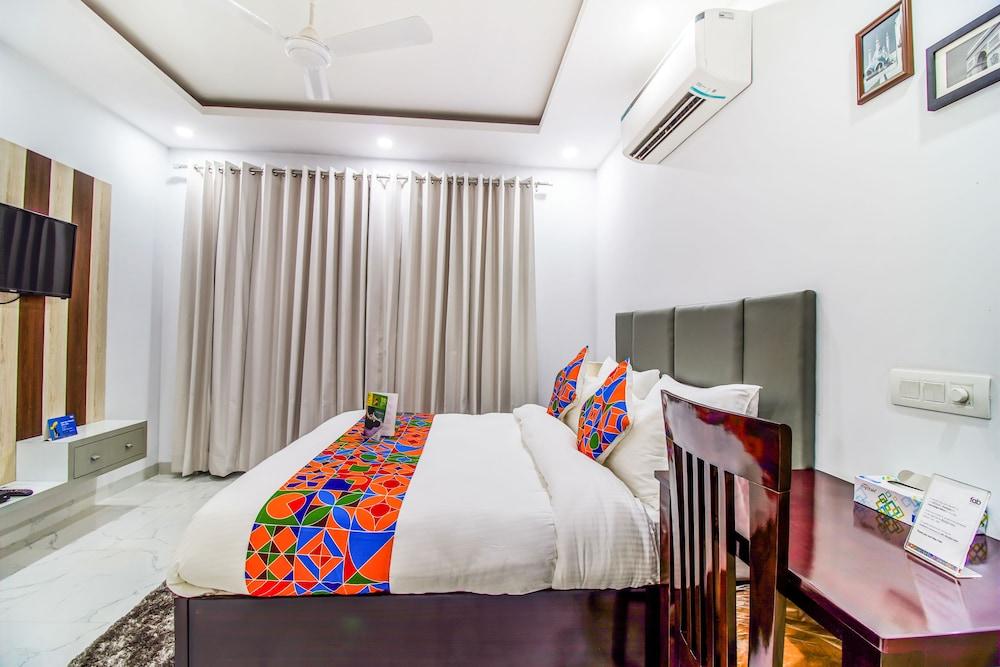 FabHotel Parfait Street