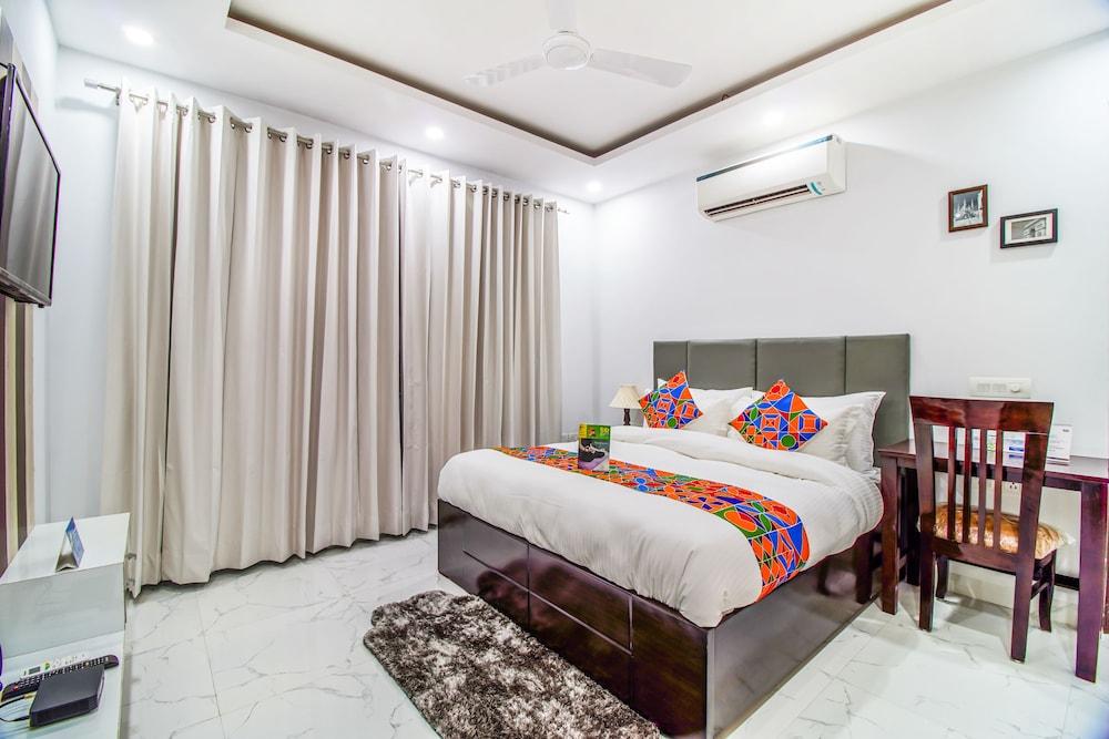 FabHotel Parfait Street