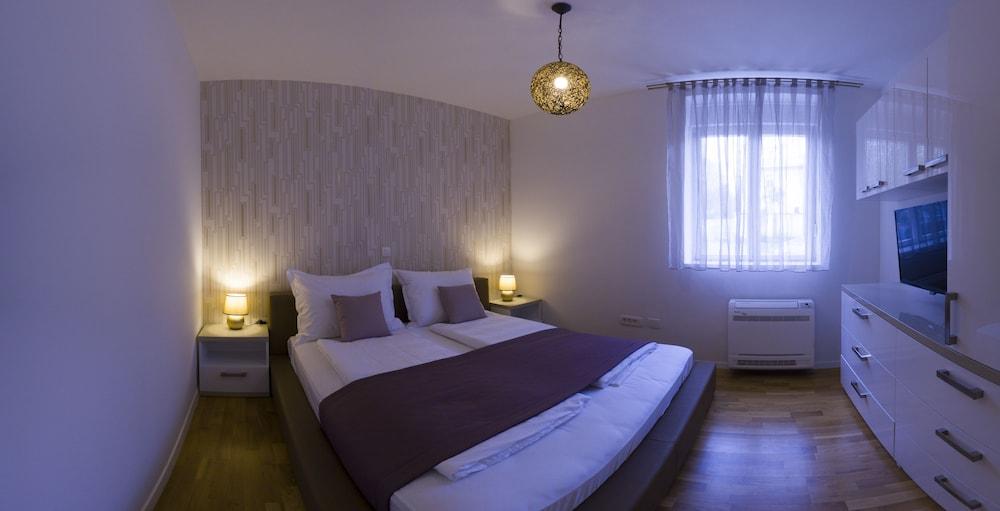 Royal Residence Chica Cure