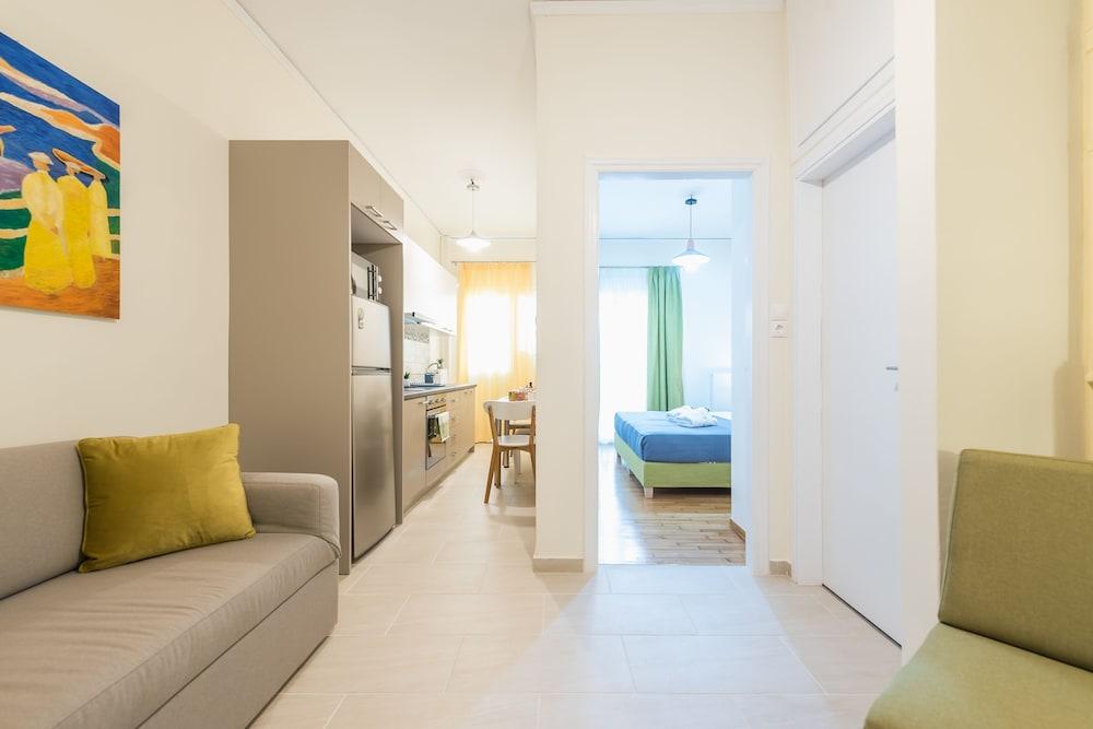 Stylish Kerameikos Apartment  by Cloudkeys