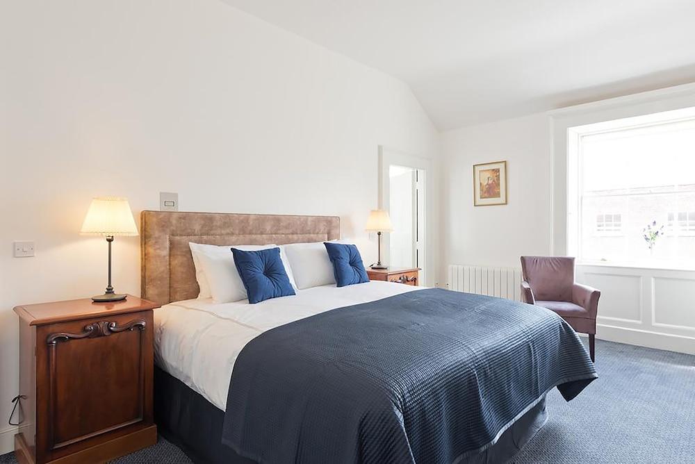 Henrietta Suites City Centre