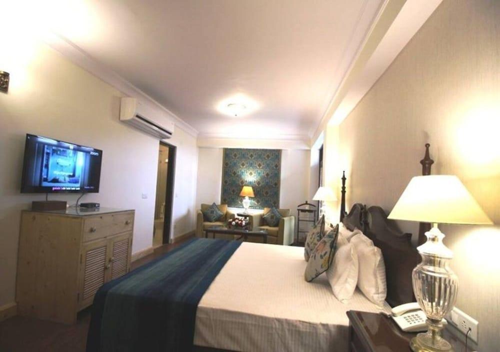 Adb Rooms The Oak Tree House