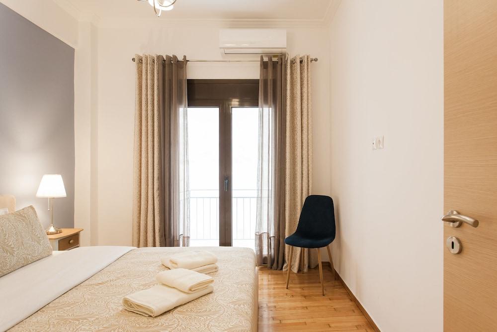 Nicholas Point Apartments and Rooms