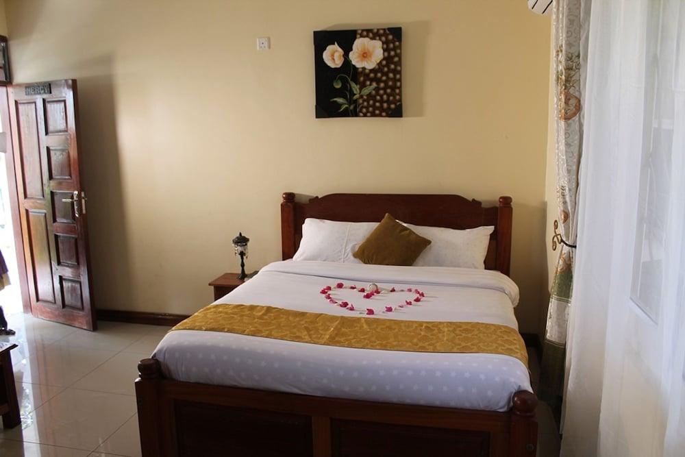 Oluwa Seun Beach Cottages