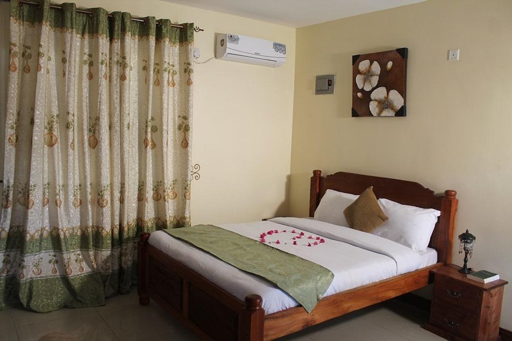 Oluwa Seun Beach Cottages