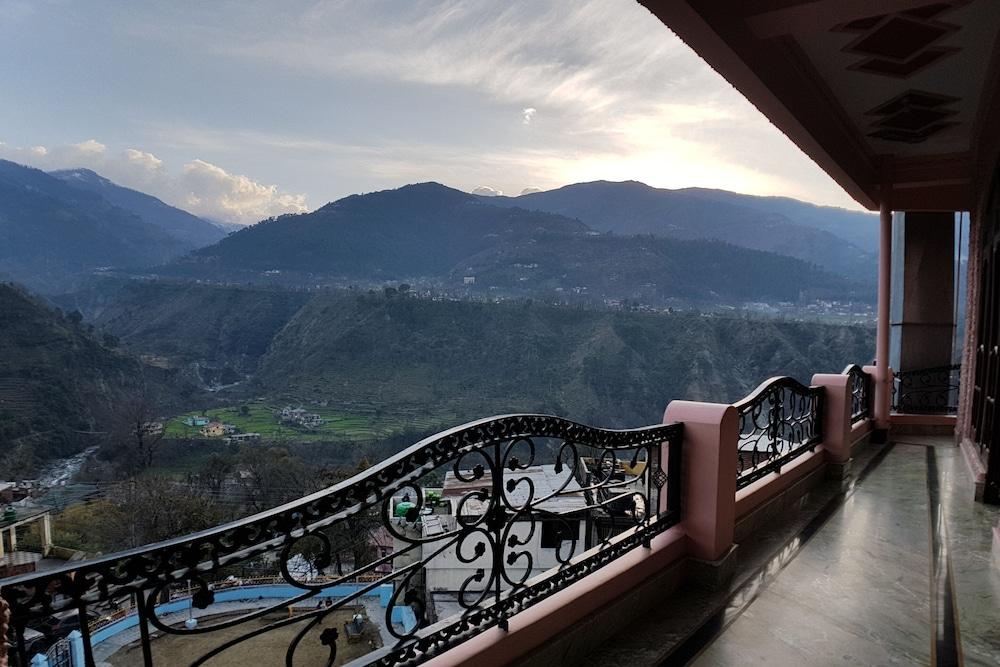 OYO 30576 Satyam Regency