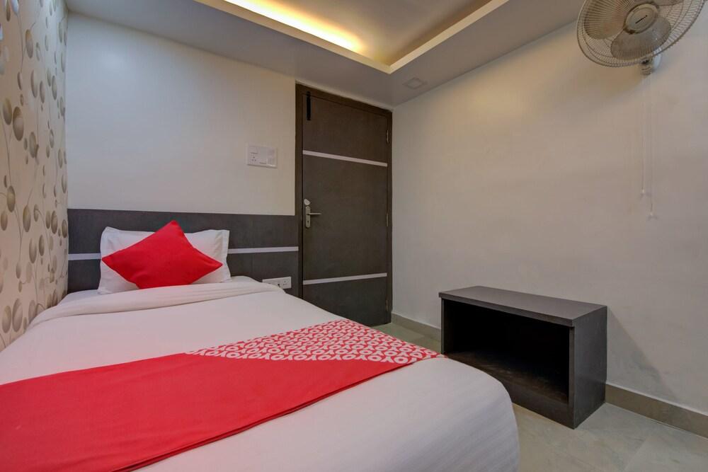 OYO 29204 Hotel Blue Sapphire