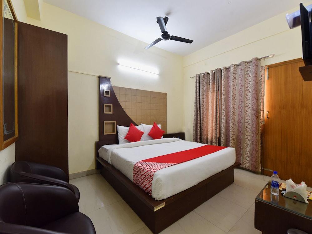 OYO 28322 Hotel Paradise