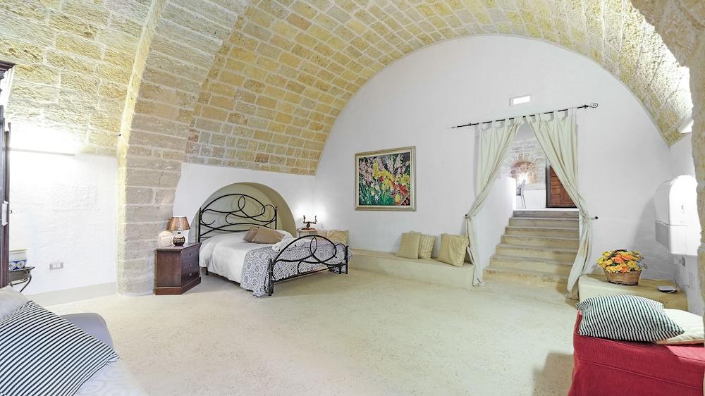 Castello Risolo Specchia