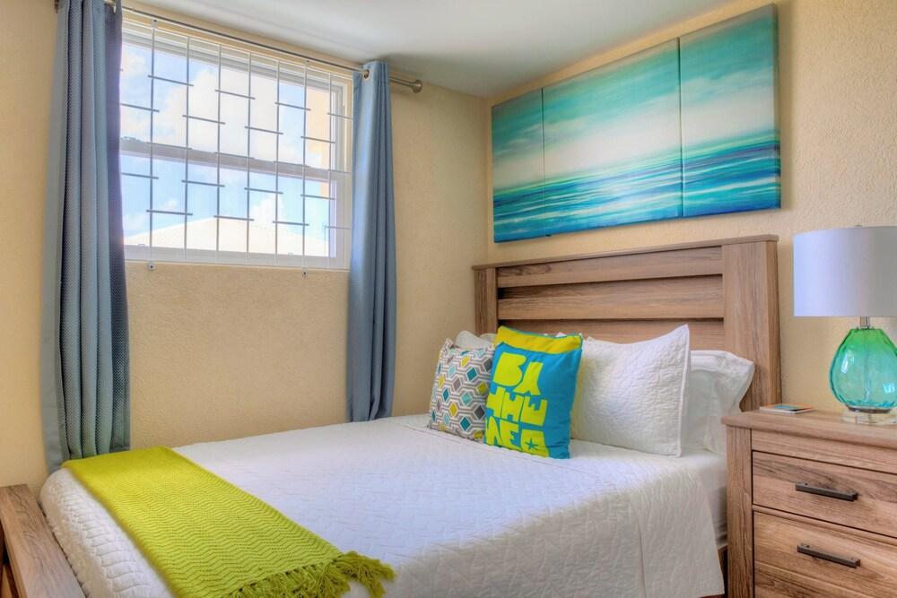 Lighthouse Look Apartments