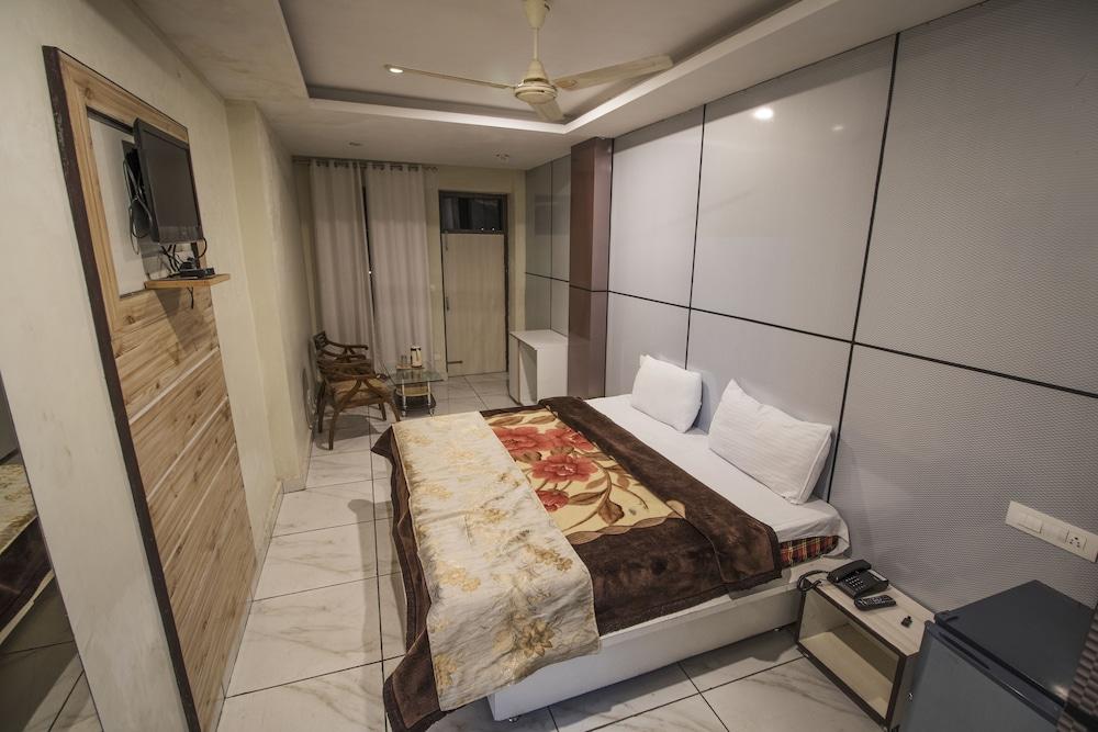 WOWSTAYZ Hotel Sapphire