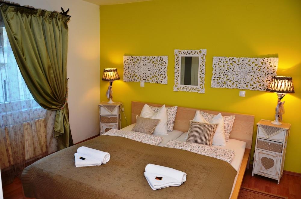 Villa Home & Garden Lasko