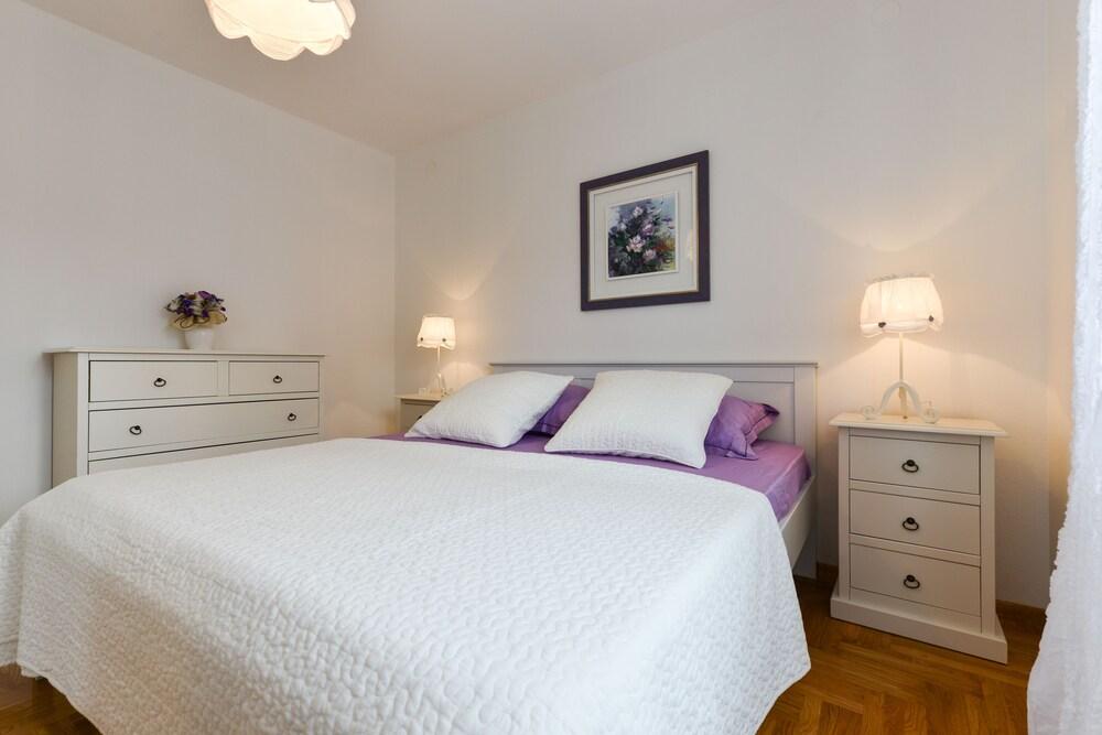 Spacious Chic Residence