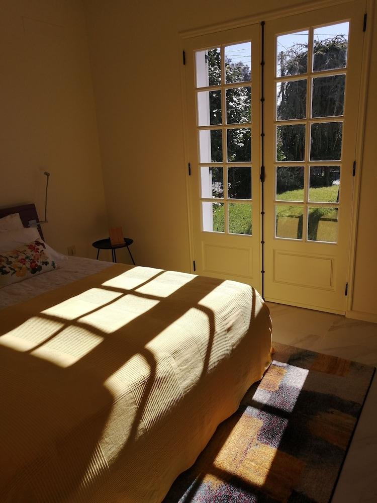 Villa Branca Barreiros Bed & Breakfast