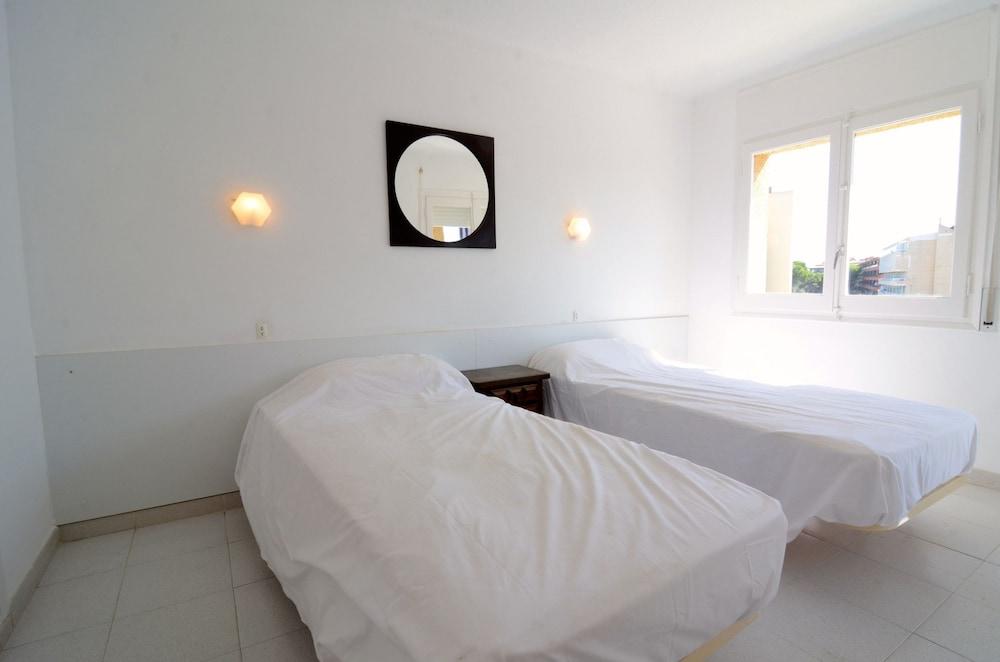 Apartamentos Rocamaura I