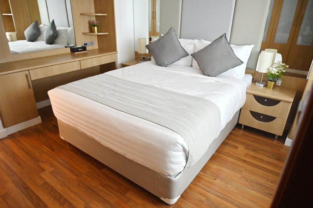 JJ Suites - Your Home on 11