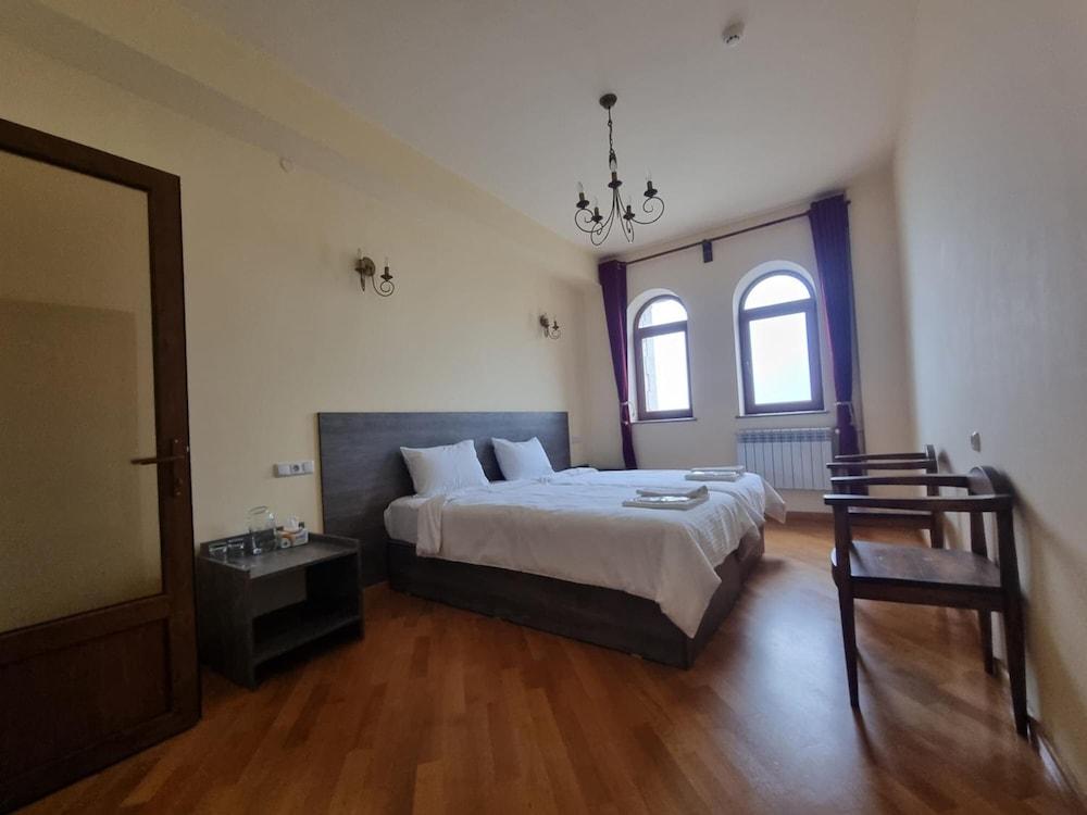 Vanatun Monastery Stay