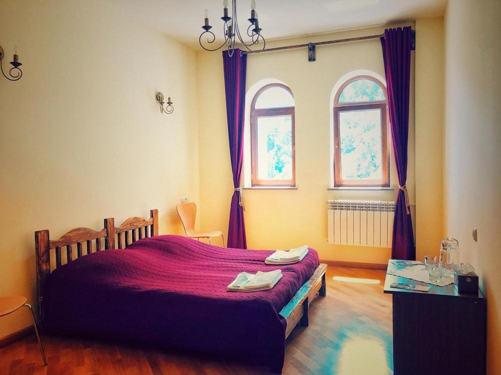 Vanatun Monastery Stay