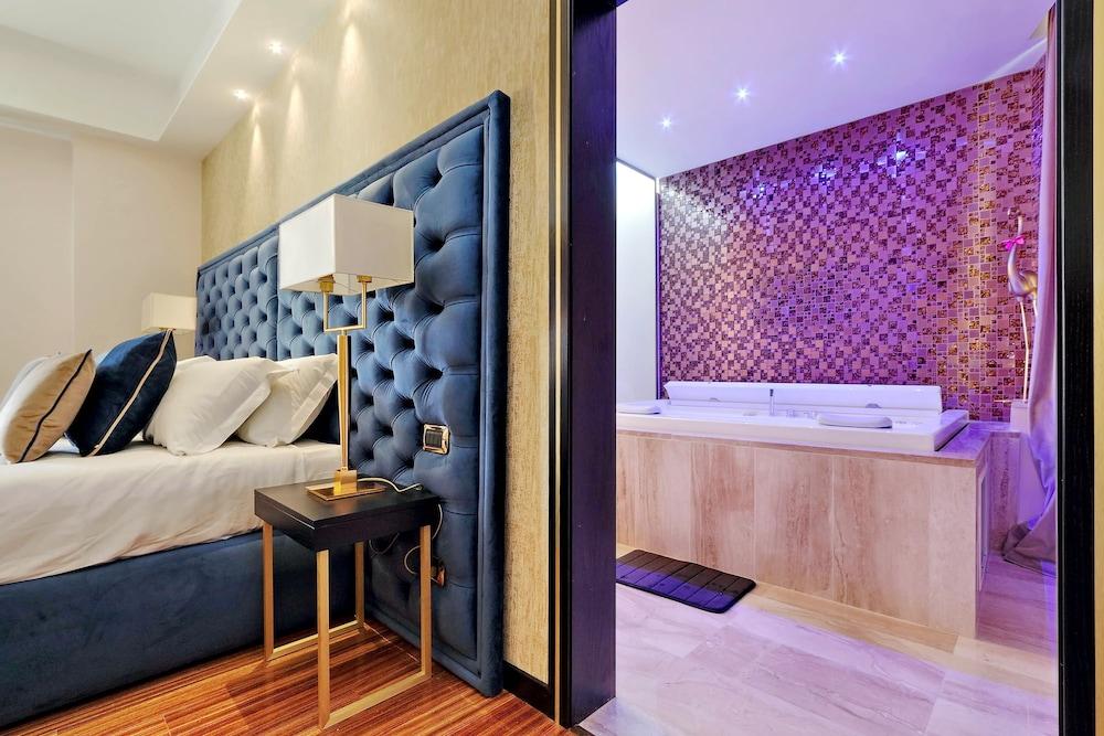 Spanish Diamond Luxury Suites & Jacuzzi