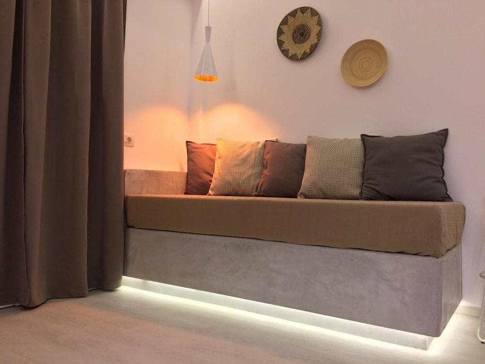 Light Blue Window Kamari