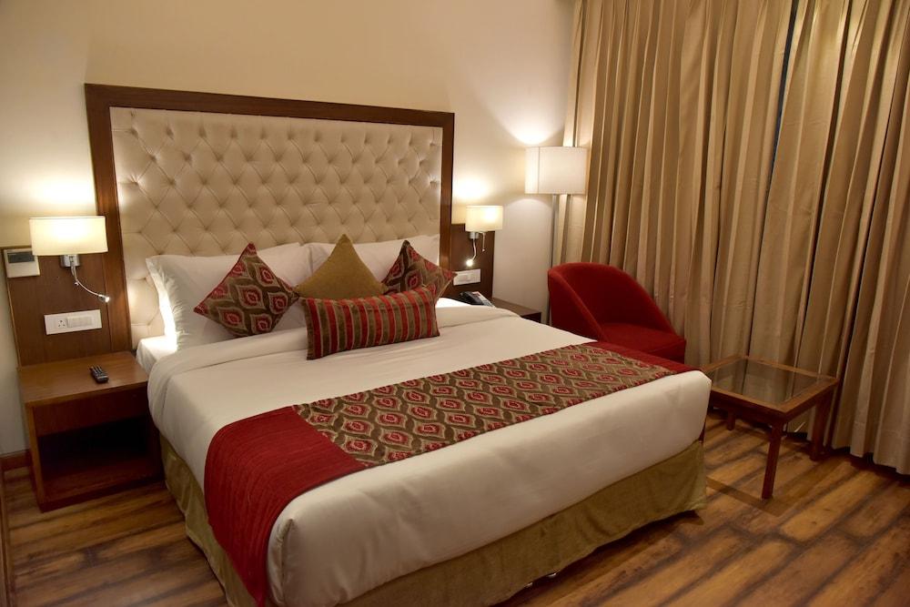 Royale Retreat Hotel & Spa Near Mall Road