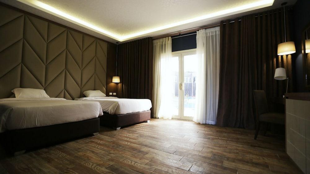 Byoot Bay Hotel & Resort