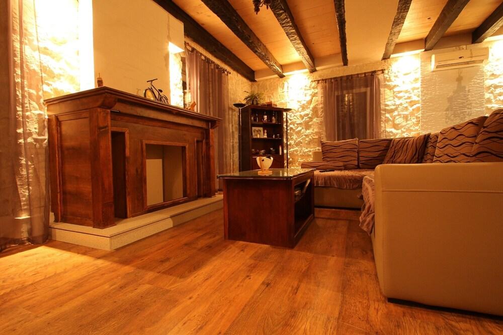 Apartment Vlado next to the beach