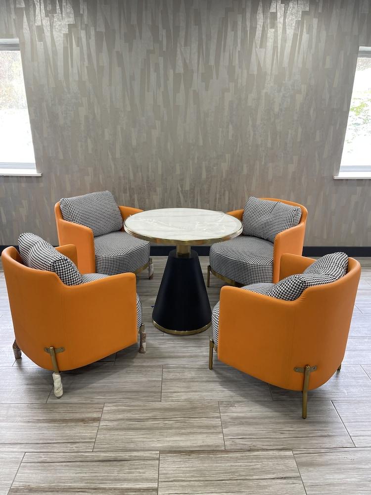 Luxor Inn & Suites, a Travelodge by Wyndham